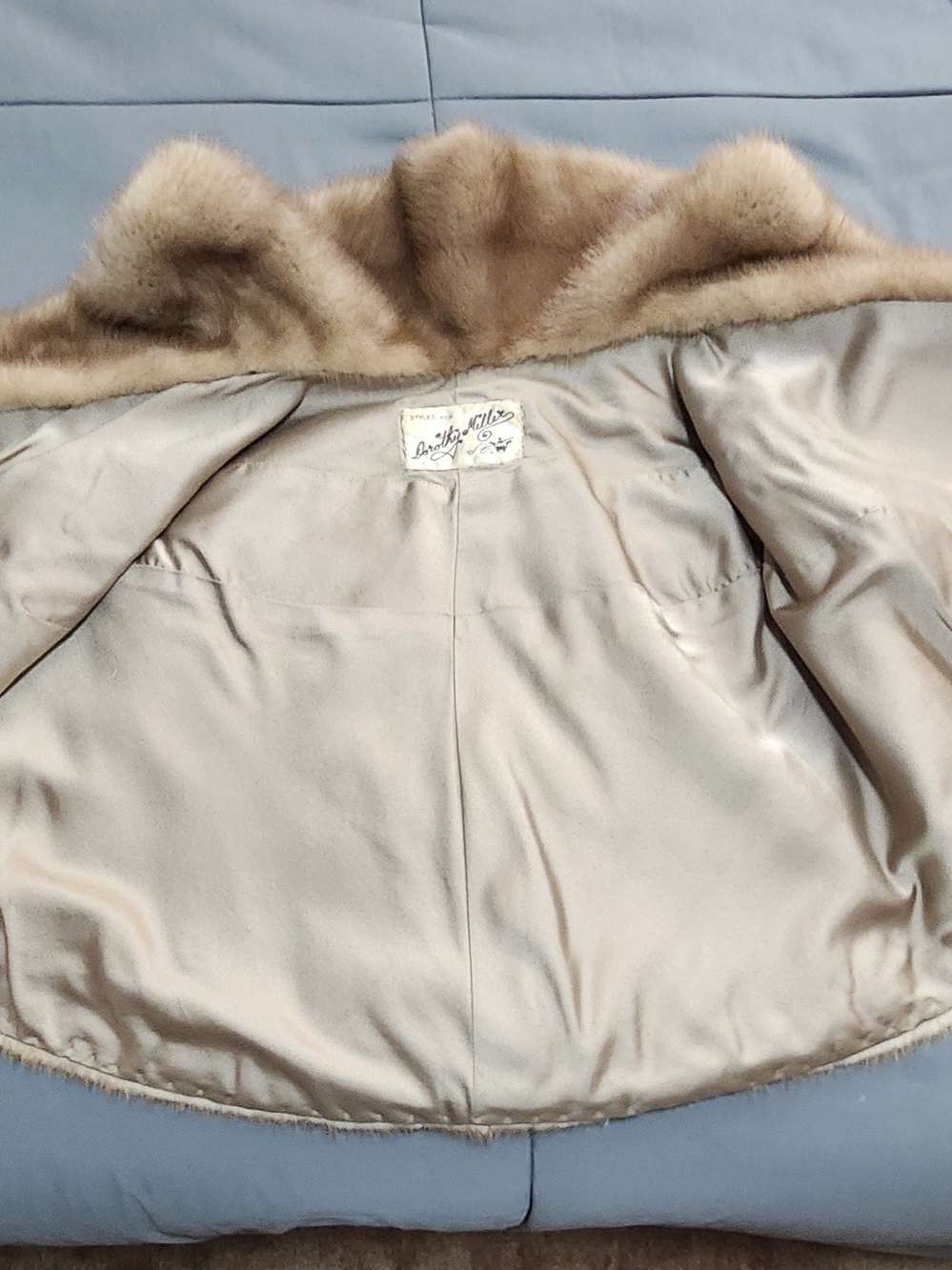 VINTAGE ESTATE FOX FUR STOLE - Picture 6 of 11
